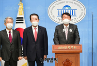 [포토] 박주선·김동철 소개하는 윤석열 국민의힘 예비후보