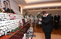 [포토] 빈소 조문하는 한광옥 전 비서실장