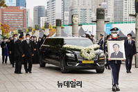 [포토] 올림픽공원 영결식 떠나는 노태우 전 대통령 운구행렬