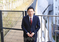 [포토] 성남 백현동 옹벽 아파트 찾은 원희룡 후보