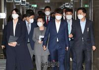 [포토] 입장하는 이준석 국민의힘 대표