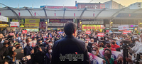 [포토] 대구 서문시장 찾은 홍준표 "대구·경북서 압도적 지지하면 대통령 될수 있다"