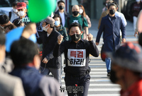 [포토] 특검수용 도보행진 나선 원희룡, 이동하며 시민과 인사