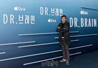 [포토] 애플TV플러스 시리즈 '닥터 브레인'으로 복귀하는 김지운 감독