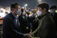 [포토] 경의선 숲길 찾은 윤석열 대선 예비후보