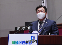 [포토] 의총서 발언하는 윤호중 더불어민주당 원내대표