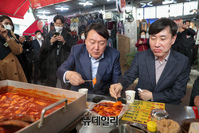 [포토] 분식집 찾은 윤석열 국민의힘 대선 예비후보