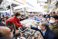 [포토] 대구 서문시장 찾은 이재명 대선 후보