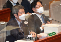 [포토] 답변하는 이인영 통일부 장관