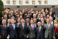 [포토] 헌정회 찾은 윤석열 국민의힘 대선 후보