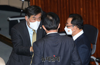 [포토] 논의하는 이종배·맹성규·이만희