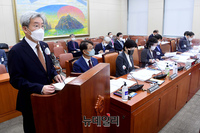 [포토] 2022년도 예산안 제안설명하는 고승범 금융위원장