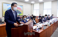 [포토] 정무위원회 전체회의서 발언하는 황기철 국가보훈처장