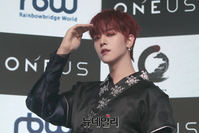 [포토] 원어스 레이븐 "많이 사랑해주세요"