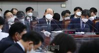 [포토] 의원들 질문 답하는 송두환 국가인권위원회 위원장