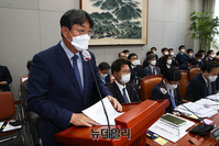 [포토] 2022년도 예산안 제안설명하는 이춘석 국회사무총장