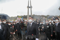 [포토] 광주 5.18민주묘지 찾은 윤석열 대선후보