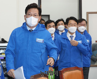 [포토] 입장하는 송영길 상임선대위원장