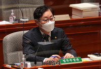[포토] 의원들의 질문에 답하는 박범계 법무부 장관