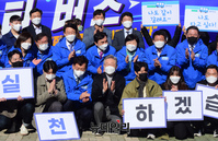 [포토] 기념사진 촬영하는 이재명 민주당 대선 후보