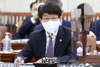 [포토] 국회 출석한 안경덕 고용노동부 장관