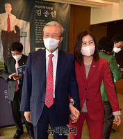 [포토] 김종인 출판기념회, 손잡은 김종인-김미애