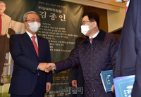 [포토] 김종인 출판기념회 참석한 김광림 전 의원