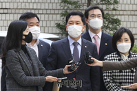 [포토] 청와대 울산시장 선거개입 의혹 공판, 증인 출석한 김기현 원내대표