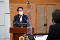 [포토] 서울시의회 본회의 참석한 오세훈 서울시장