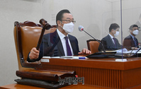 [포토] 회의 주재하는 이종배 예결위 소위원장