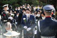 [포토] 고 김영삼 전 대통령 서거 6주기 추모식 찾은 윤석열 대선후보
