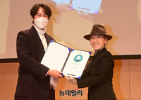 [포토] 리버티국제영화제, 시상자로 나선 배우 서갑숙