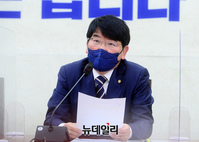 [포토] 모두발언 하는 박완주 민주당 정책위의장