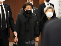 [포토] 전두환 전 대통령 빈소 향하는 이순자 여사