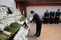 [포토] 전두환 전 대통령 빈소 찾은 홍석현 중앙홀딩스 회장