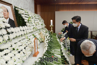 [포토] 전두환 전 대통령 빈소 조문하는 김문수