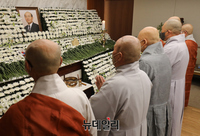 [포토] 전두환 전 대통령 조문하는 도후 스님