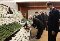 [포토] 빈소 찾은 허화평 미래한국재단 이사장