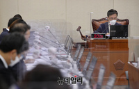 [포토] 의사진행 하는 김민석 극회 보건복지위원장