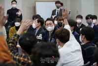 [포토] 질문 받는 윤석열 국민의힘 대선 후보