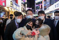 [포토] 신림동 찾은 윤석열 국민의힘 대선후보