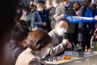 [포토] 섬마을 구호천사 닥터헬기와 함께하는 국민 반상회 참석한 이재명