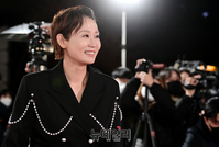 [포토] 청룡영화상 김선영 '검정 슈트도 멋지게'