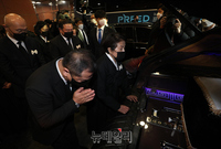 [포토] 全 대통령 발인식, 마지막 인사 건네는 이순자 여사·전재국 장남
