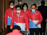 [포토] 입장하는 김기현 국민의힘 원내대표