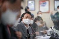 [포토] 충북지역발전 간담회 갖는 윤석열 국민의힘 대선 후보