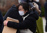 [포토] 눈물 흘리는 백신접종 사망 고3학생 피해자 학부모