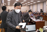 [포토] 법사위 퇴장하는 국민의힘 의원들