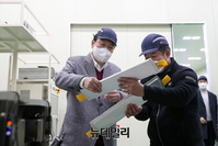 [포토] 2차 전지업체 '클레버' 방문한 윤석열 후보 