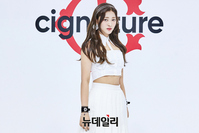 [포토] 시그니처 세미 '새침하게'